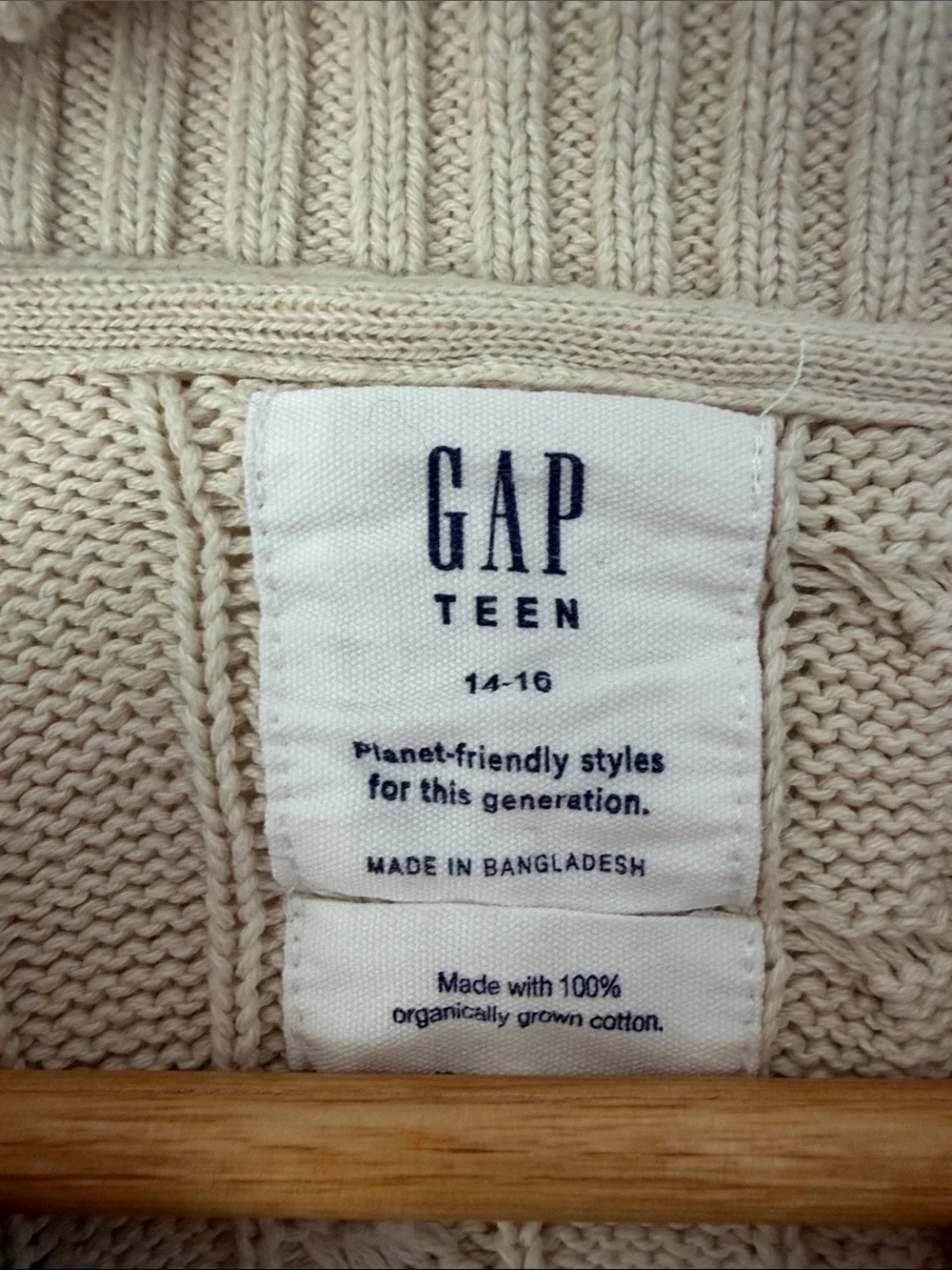 GAP Cream Cable Knit Crewneck Sweater